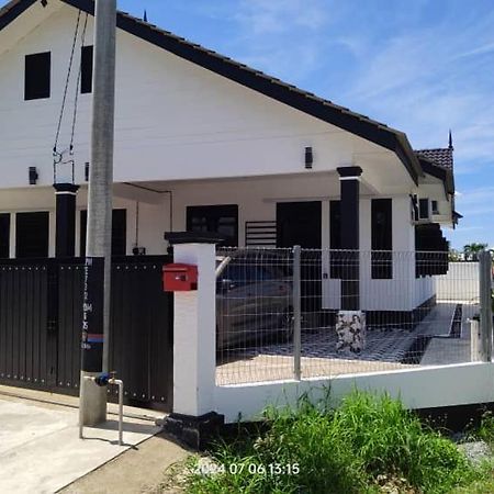 Hadeera Minimalis Family Homestay Куала-Тренгану Екстер'єр фото